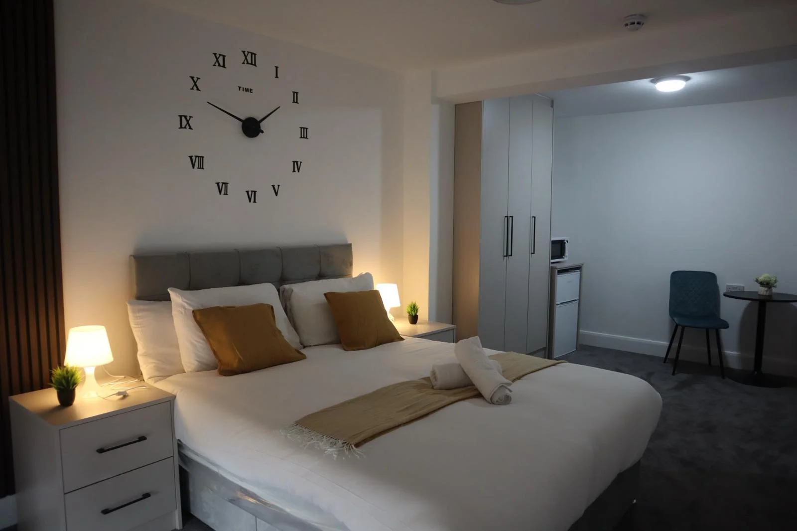 Deluxe Triple Room with Private Bathroom
